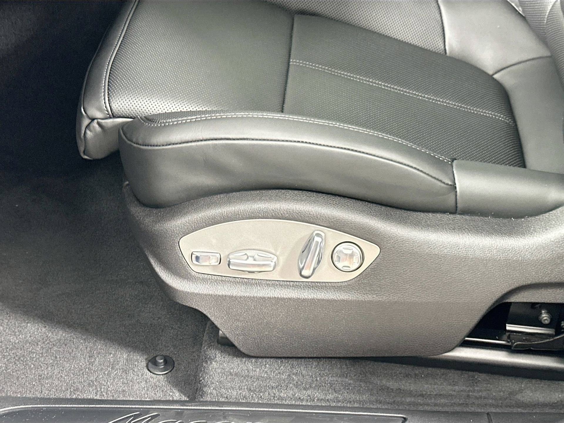 Certified 2026 Porsche Macan image 34