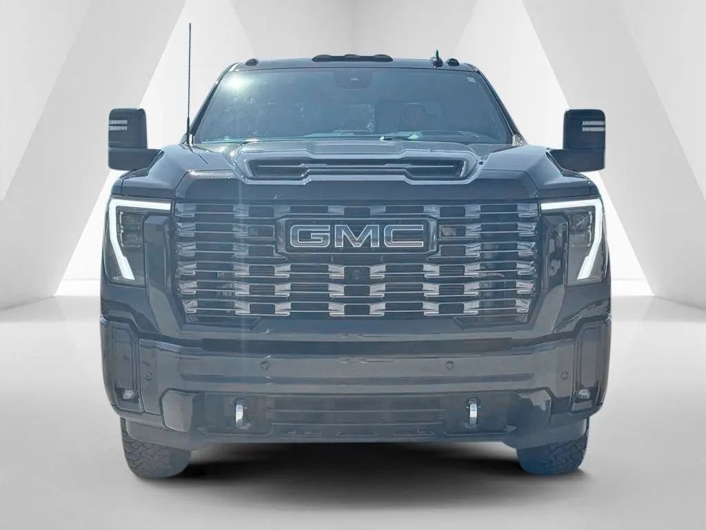 Used 2025 GMC Sierra 3500 Denali Ultimate AWD/4WD image 2