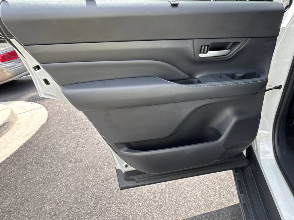 Used 2024 Toyota Grand Highlander AWD Hybrid image 23