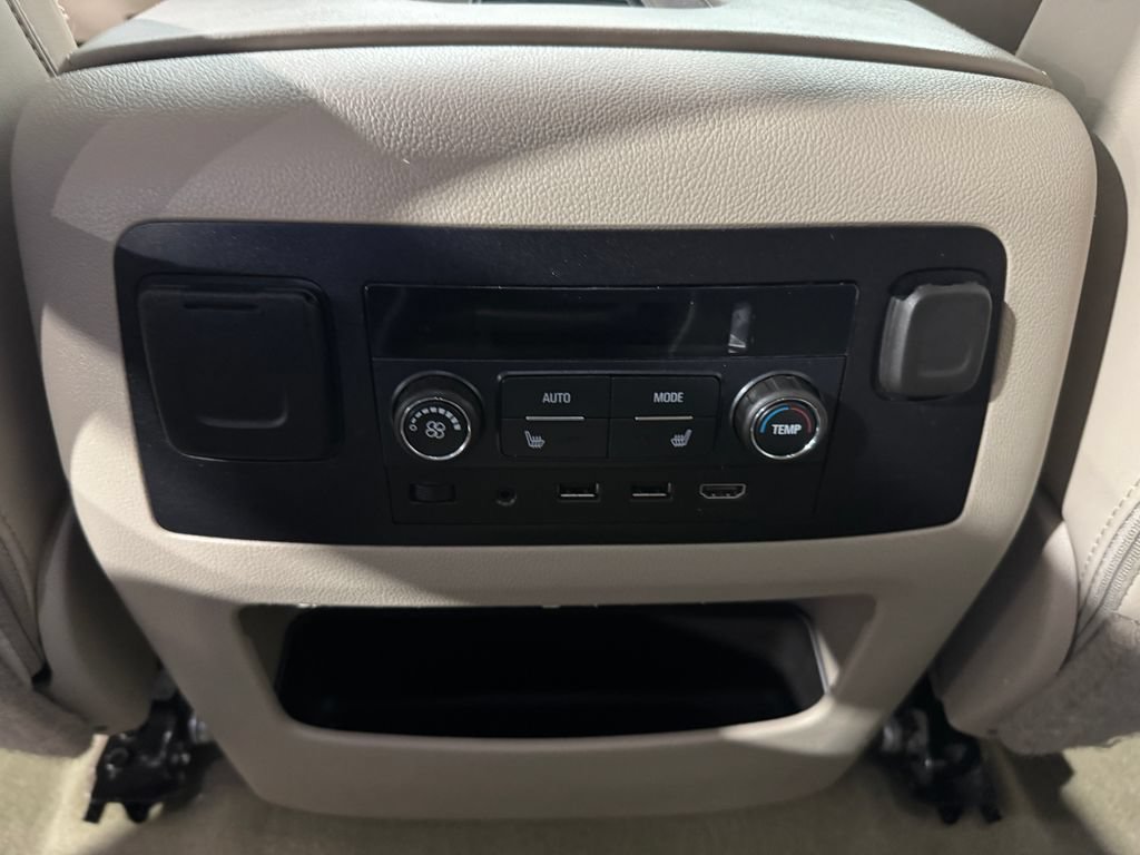 Used 2018 GMC Yukon Denali w/ Open Road Package AWD/4WD image 38
