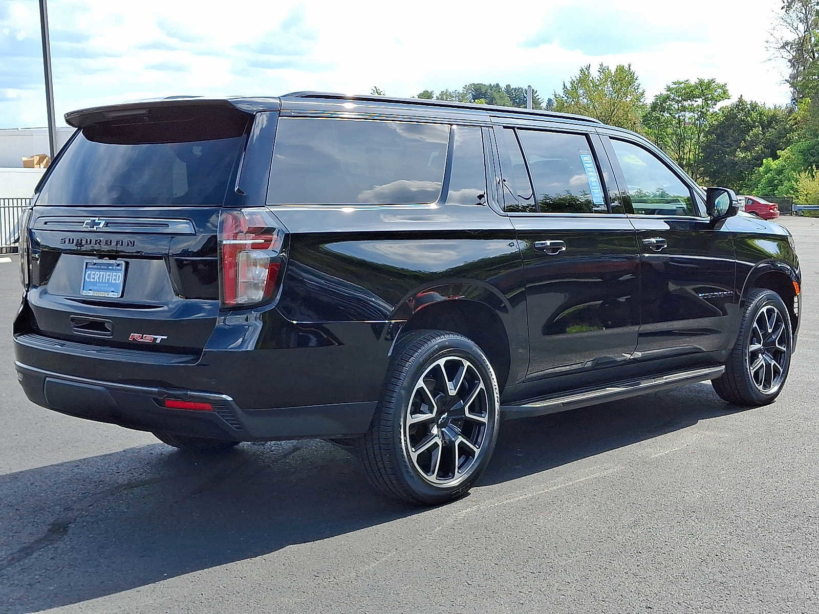 Used 2022 Chevrolet Suburban RST w/ Luxury Package image 7