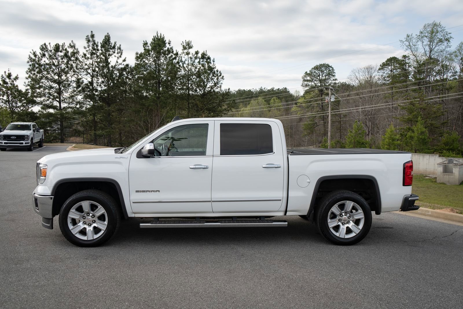 Used 2015 GMC Sierra 1500 SLT w/ Driver Alert Package AWD/4WD image 5