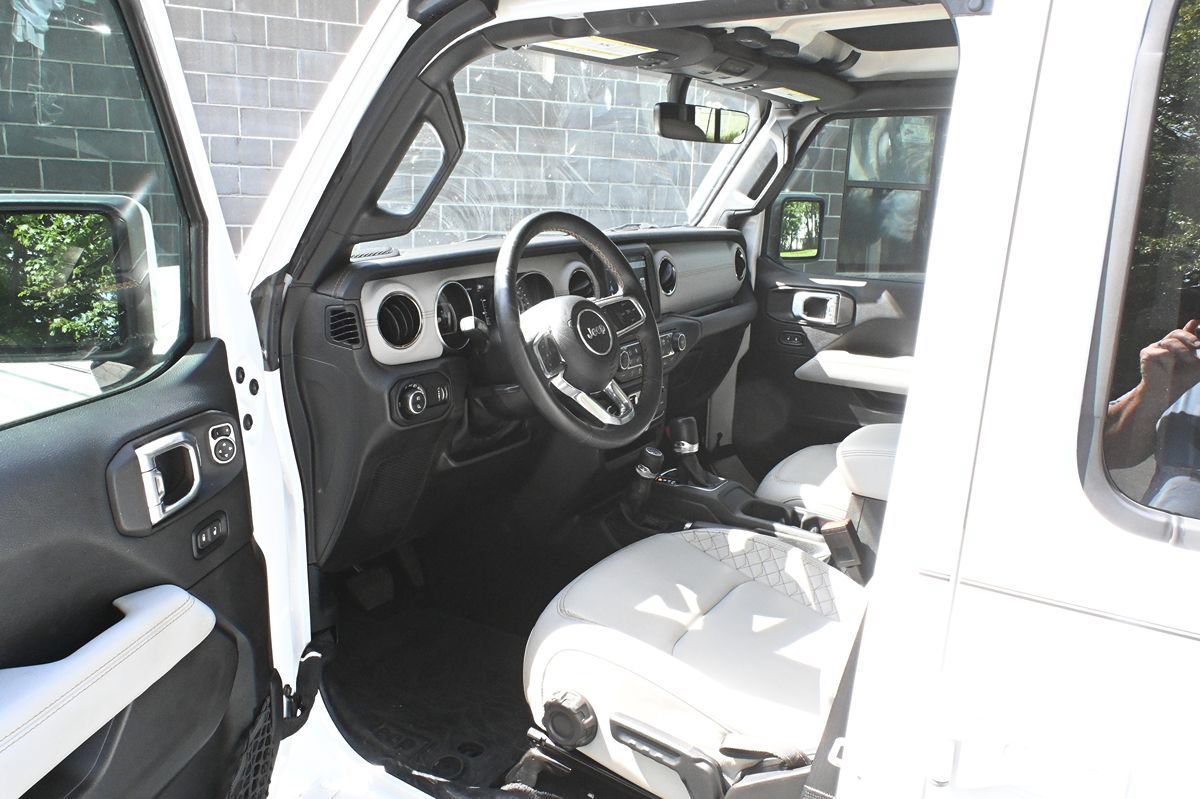 Used 2023 Jeep Gladiator Overland AWD/4WD image 8