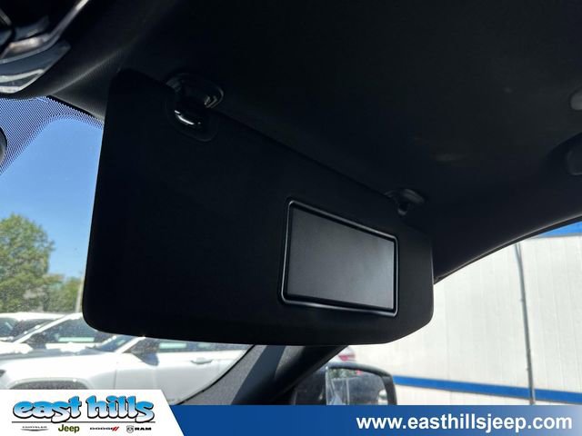 Used 2023 Jeep Grand Cherokee Overland AWD/4WD image 37
