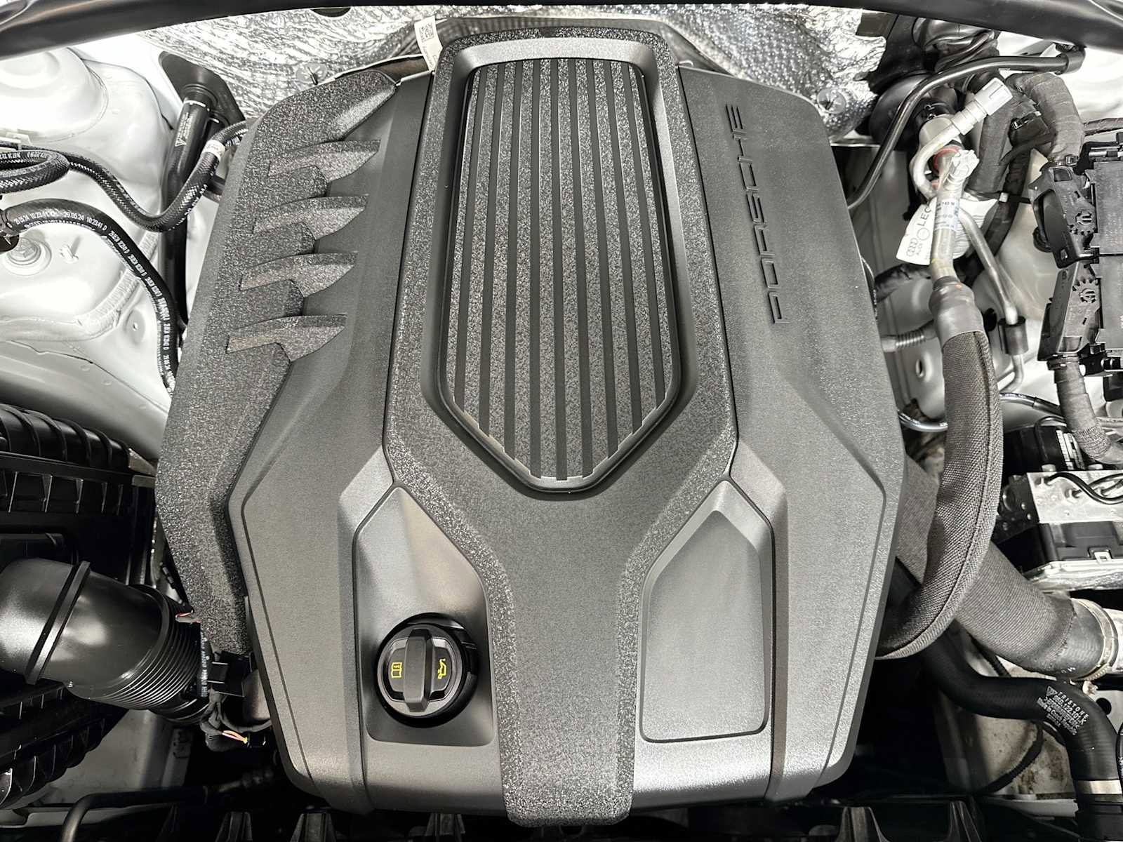 Certified 2025 Porsche Macan image 30