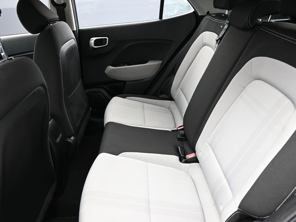 Used 2022 Hyundai Venue SEL image 13