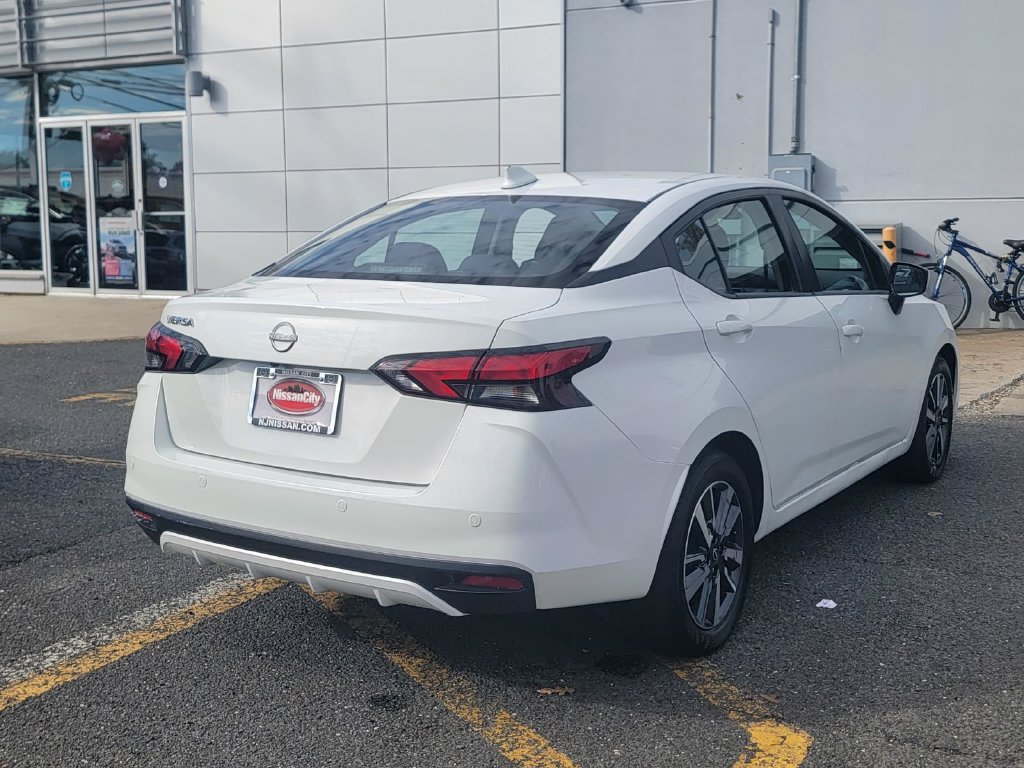 Used 2025 Nissan Versa SV FWD image 9