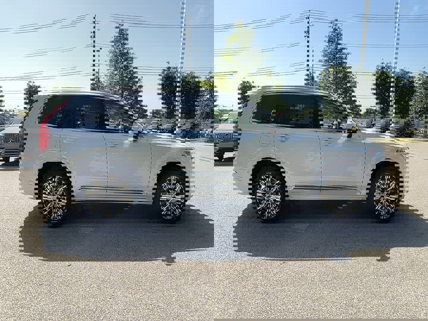 New 2025 Volvo XC90 T8 Plus w/ Protection Package Premier image 7