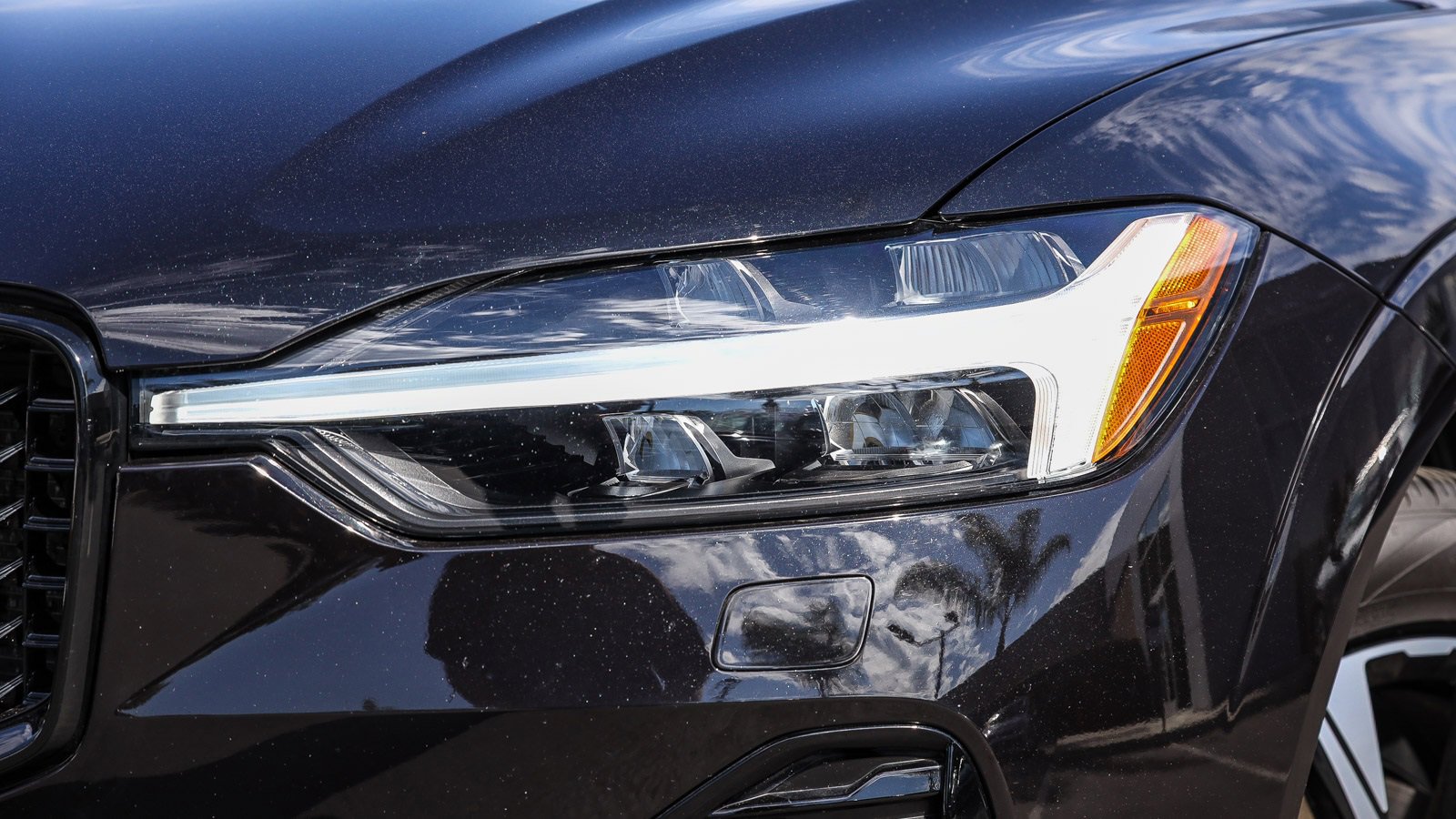 Used 2025 Volvo XC60 B5 Plus w/ Climate Package image 2