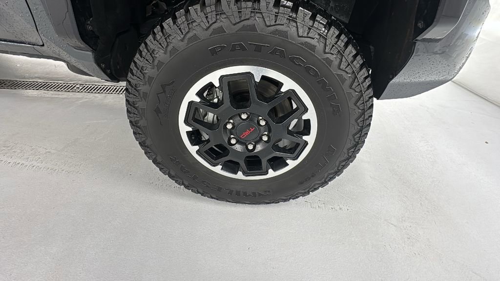 Used 2025 Toyota Tacoma TRD Sport image 9