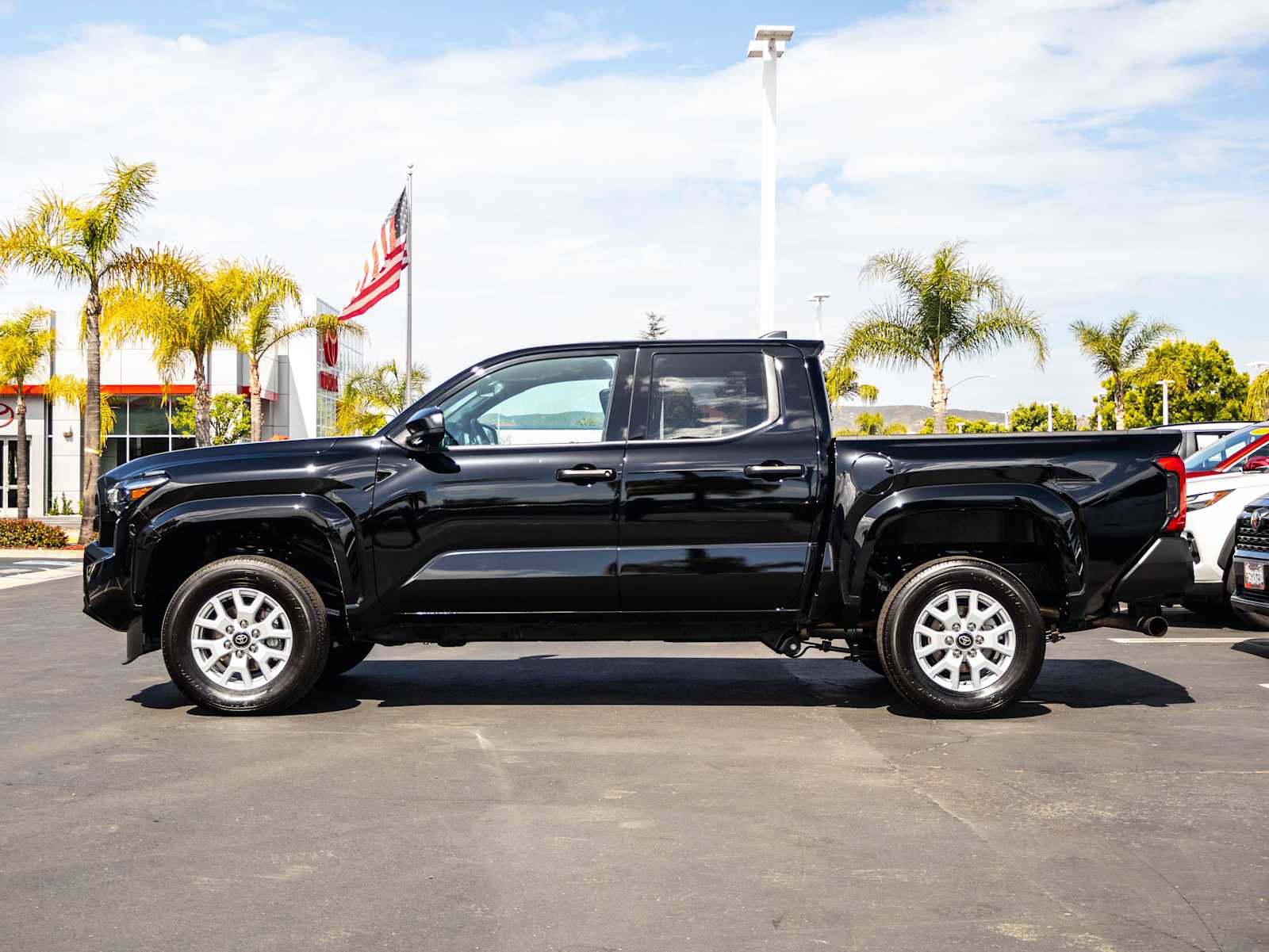 Certified 2025 Toyota Tacoma SR w/ SR Upgrade Package AWD/4WD image 4