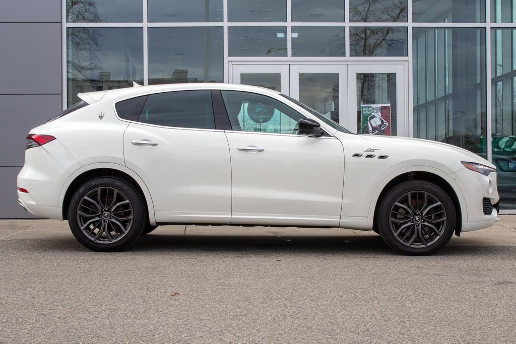 Used 2024 Maserati Levante GT Ultima image 4