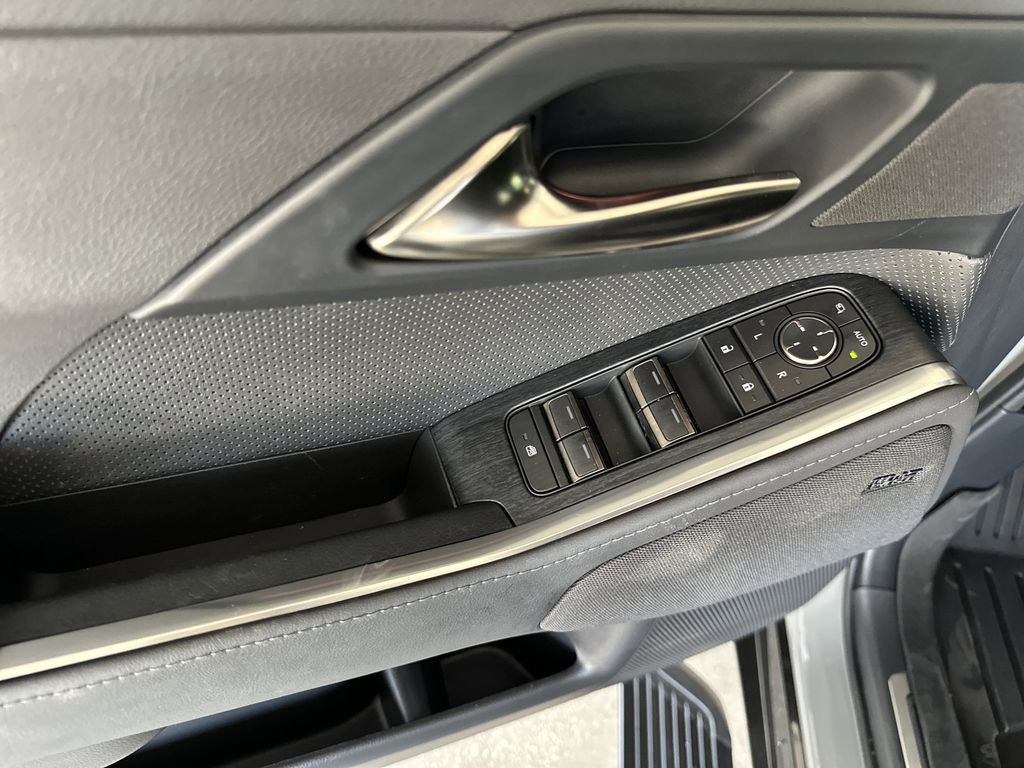 Used 2025 Lexus GX 550 w/ Cold Area Package image 12