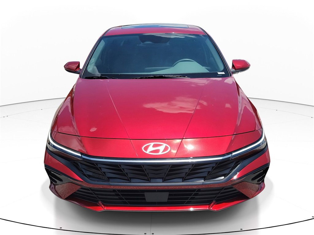 Used 2025 Hyundai Elantra SEL image 2