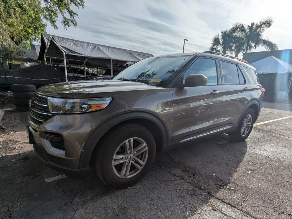 Used 2021 Ford Explorer XLT RWD image 3