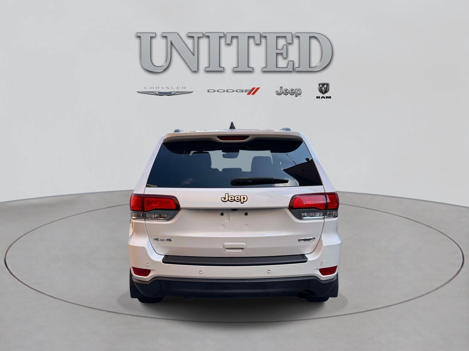 Used 2020 Jeep Grand Cherokee Laredo w/ Quick Order Package 2BN North AWD/4WD image 4