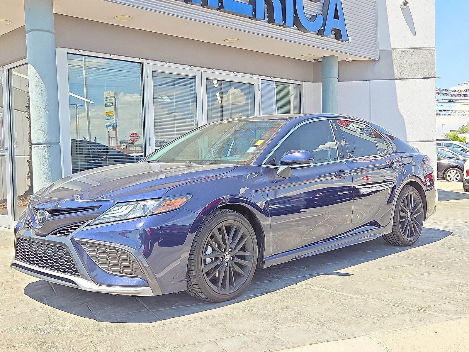 Used 2022 Toyota Camry XSE w/ Carpet Mat Package (TMS) FWD image 2