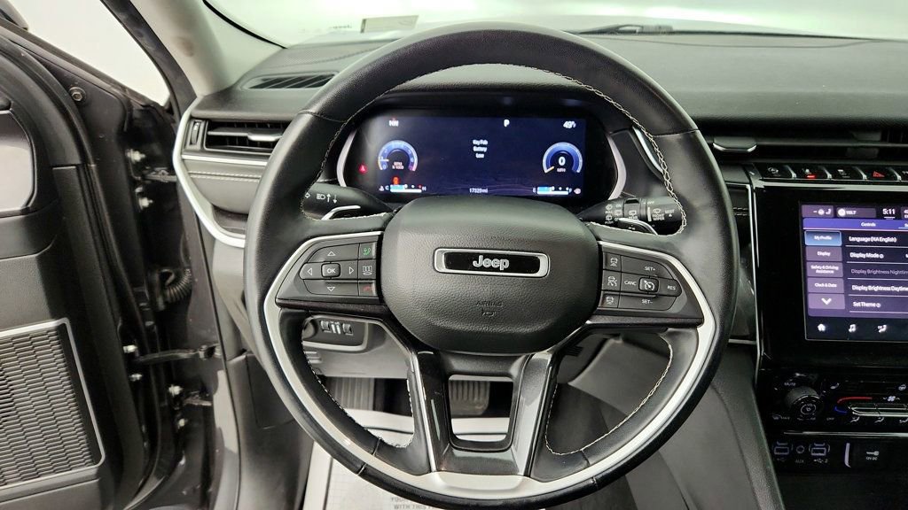 Used 2022 Jeep Grand Cherokee Laredo w/ Luxury Tech Group I image 12