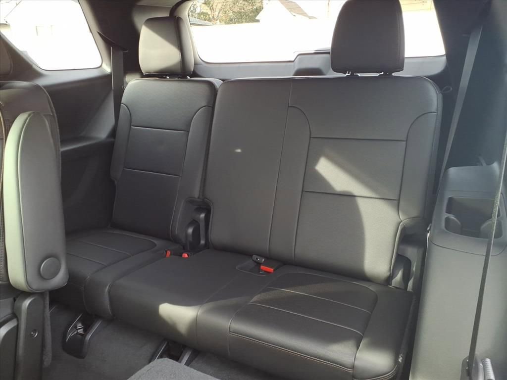 Used 2023 Chevrolet Traverse High Country image 12