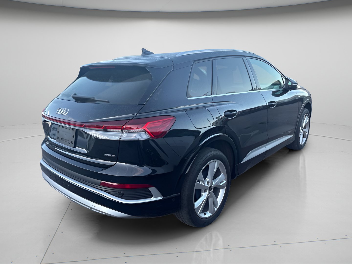 Used 2023 Audi Q4 e-tron Premium Plus w/ Premium Plus AWD/4WD image 19