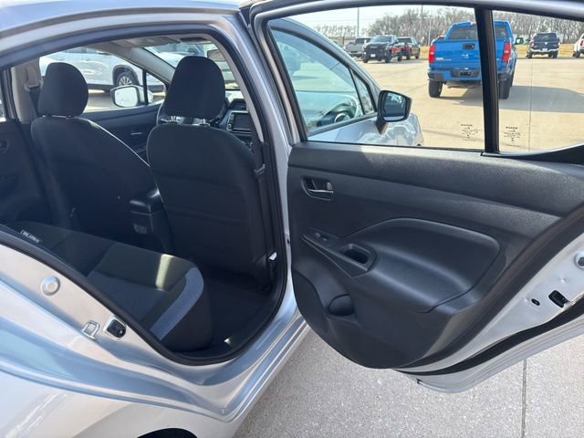 Used 2025 Nissan Versa SV image 38
