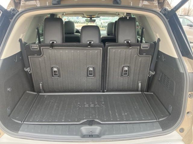 Used 2024 Nissan Pathfinder Platinum w/ Cargo Package image 29