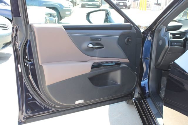 Certified 2025 Lexus ES 300h w/ Premium Package FWD image 11