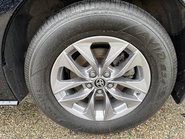 Used 2023 Toyota Sienna XLE FWD image 16