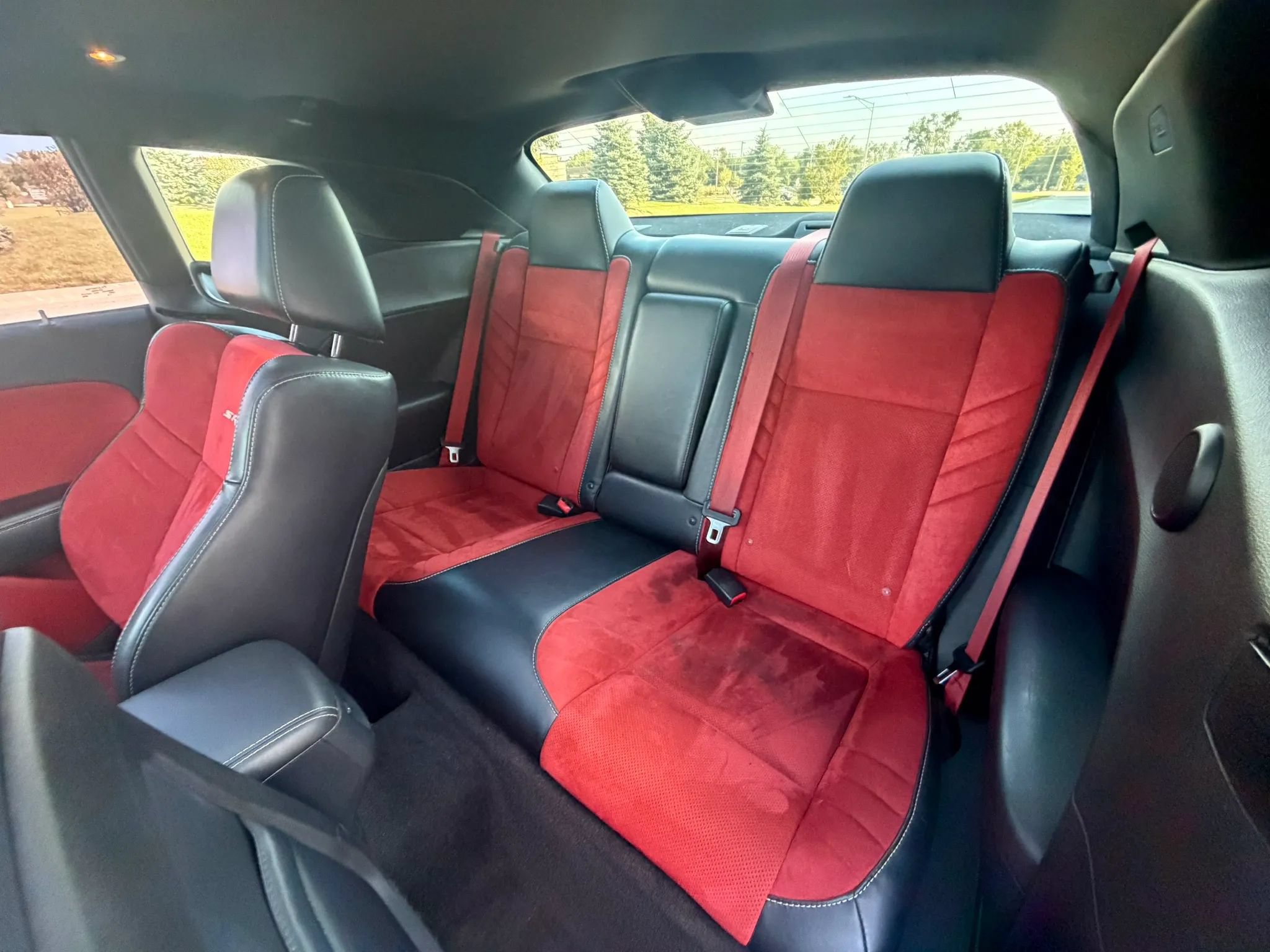 Used 2015 Dodge Challenger SRT RWD image 16
