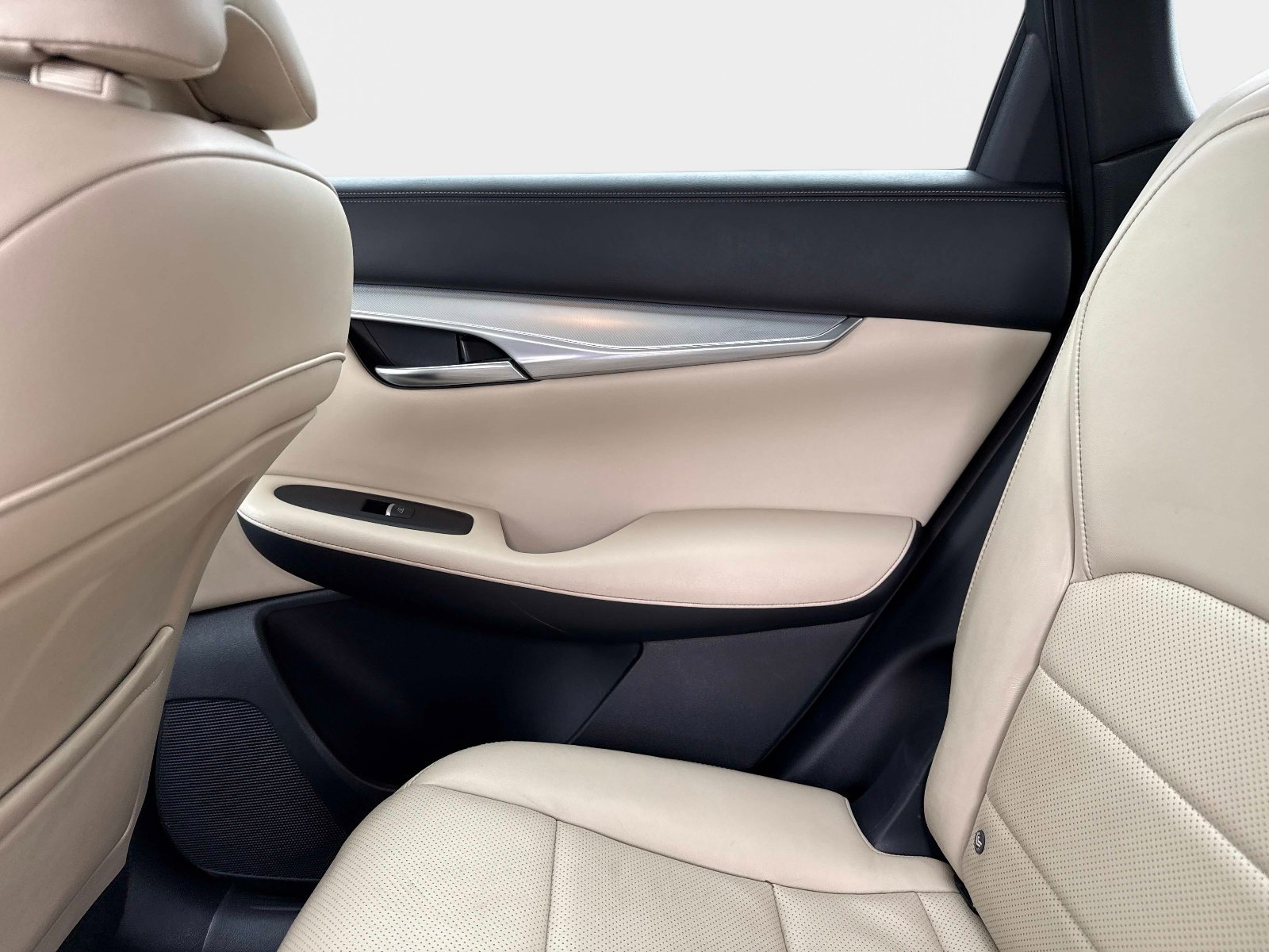 Used 2019 INFINITI QX50 Essential w/ Premium Heat Package image 17