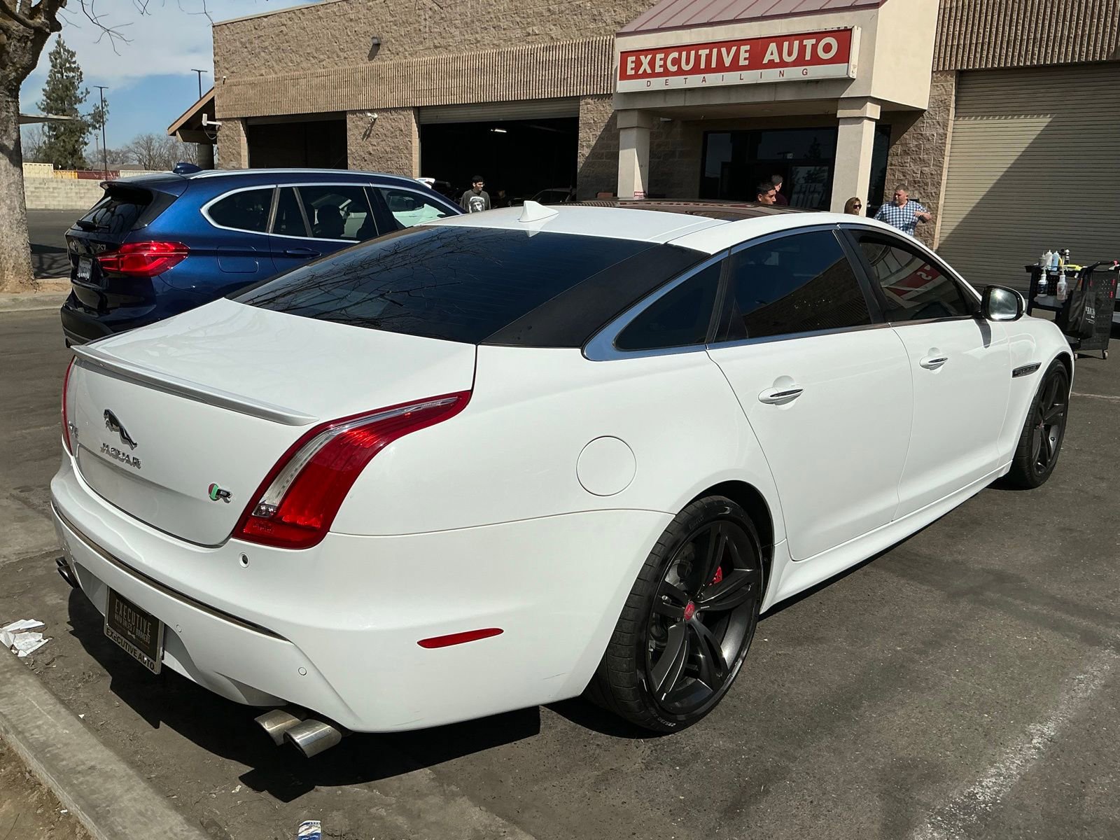 Used 2015 Jaguar XJ R LWB image 7