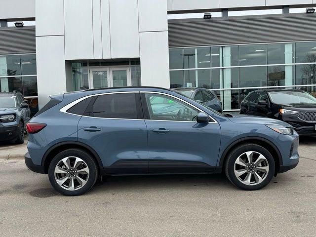 Certified 2025 Ford Escape Platinum AWD/4WD image 34