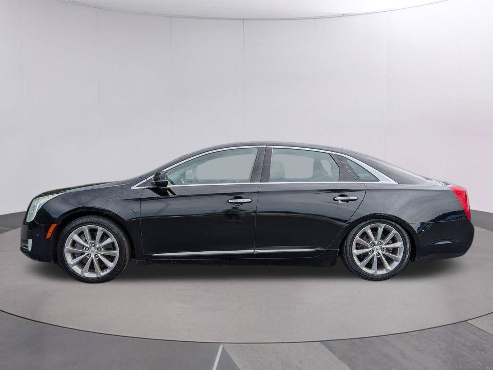Used 2014 Cadillac XTS Luxury w/ Driver Awareness Package FWD image 2