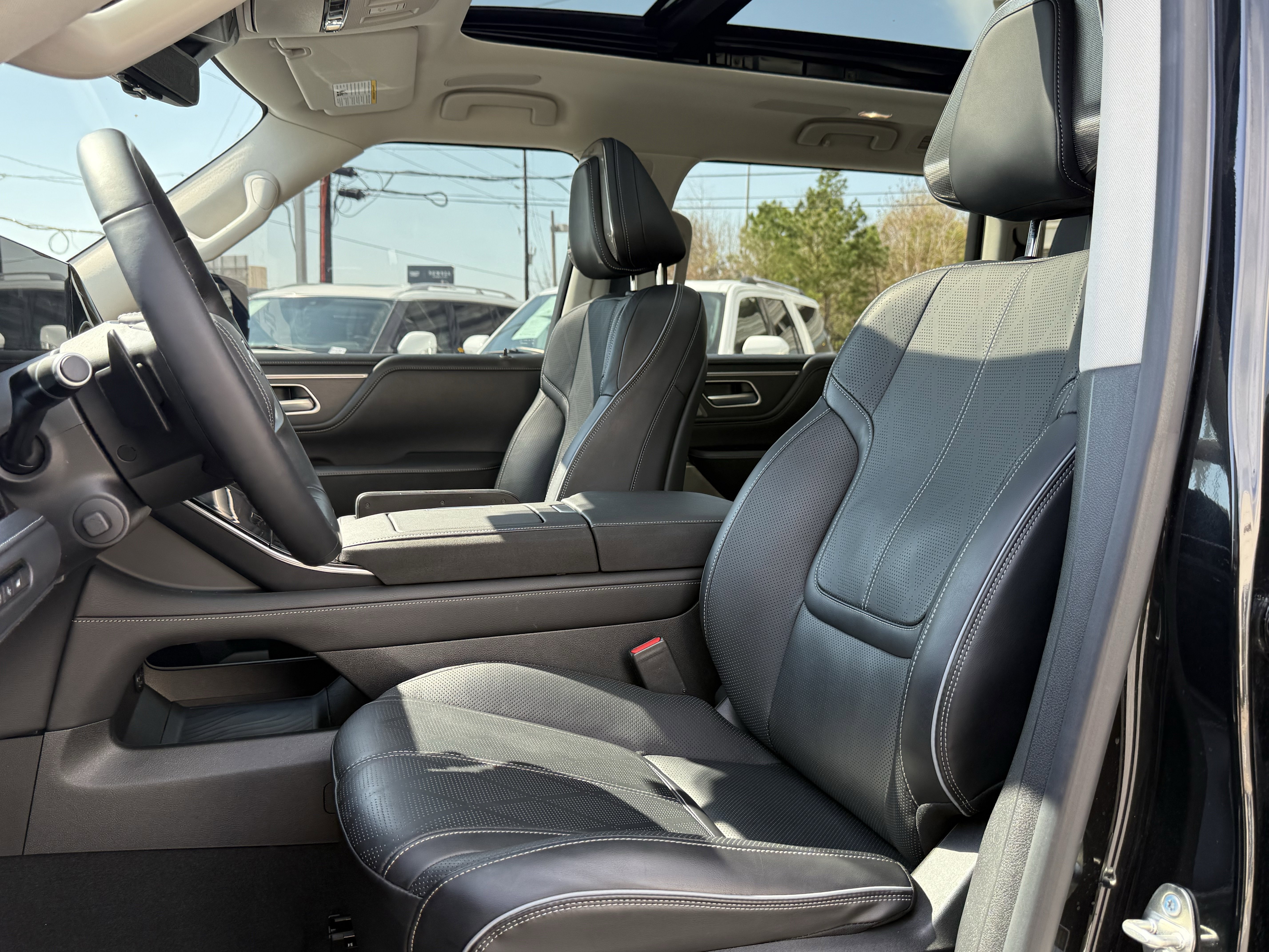 Certified 2025 INFINITI QX80 Sensory image 13