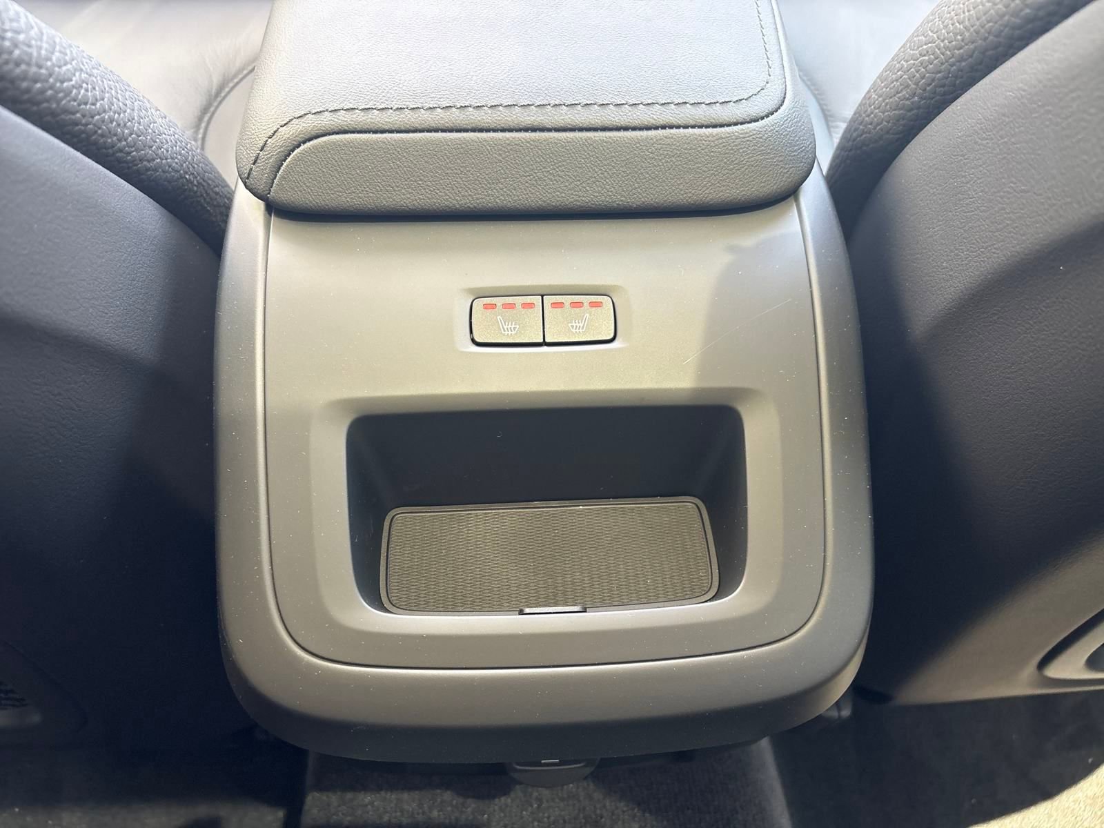 New 2025 Volvo V60 B5 Cross Country Plus w/ Protection Package Premier image 32