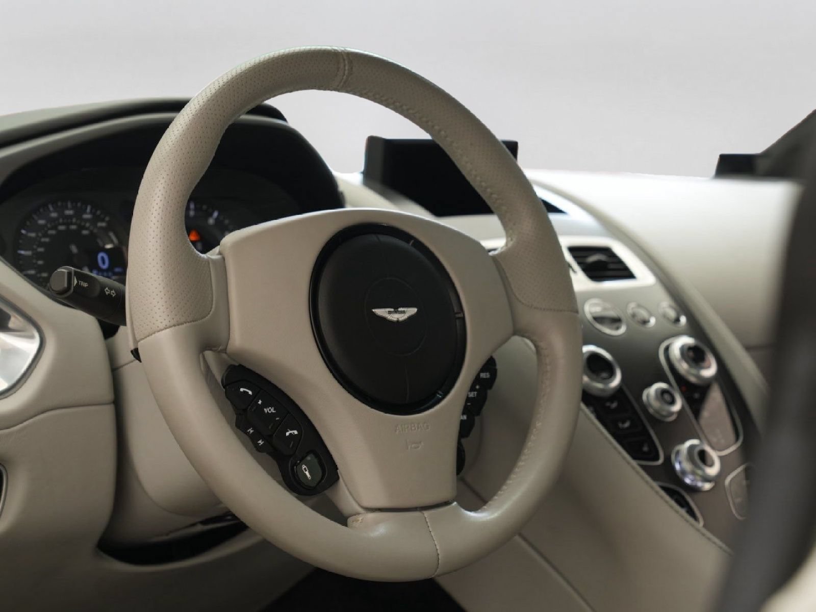 Used 2016 Aston Martin Vanquish Coupe RWD image 24