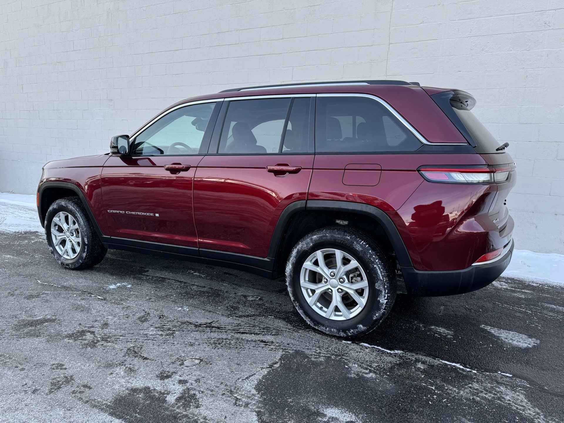 Used 2023 Jeep Grand Cherokee Limited image 5