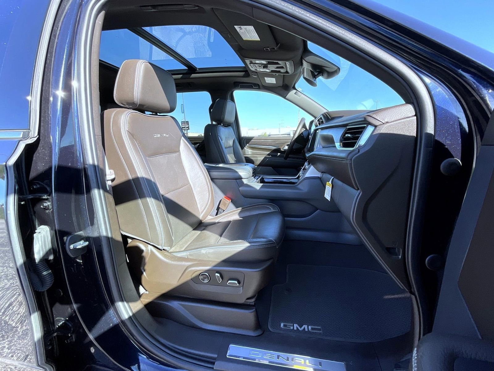 Certified 2023 GMC Yukon XL Denali image 15