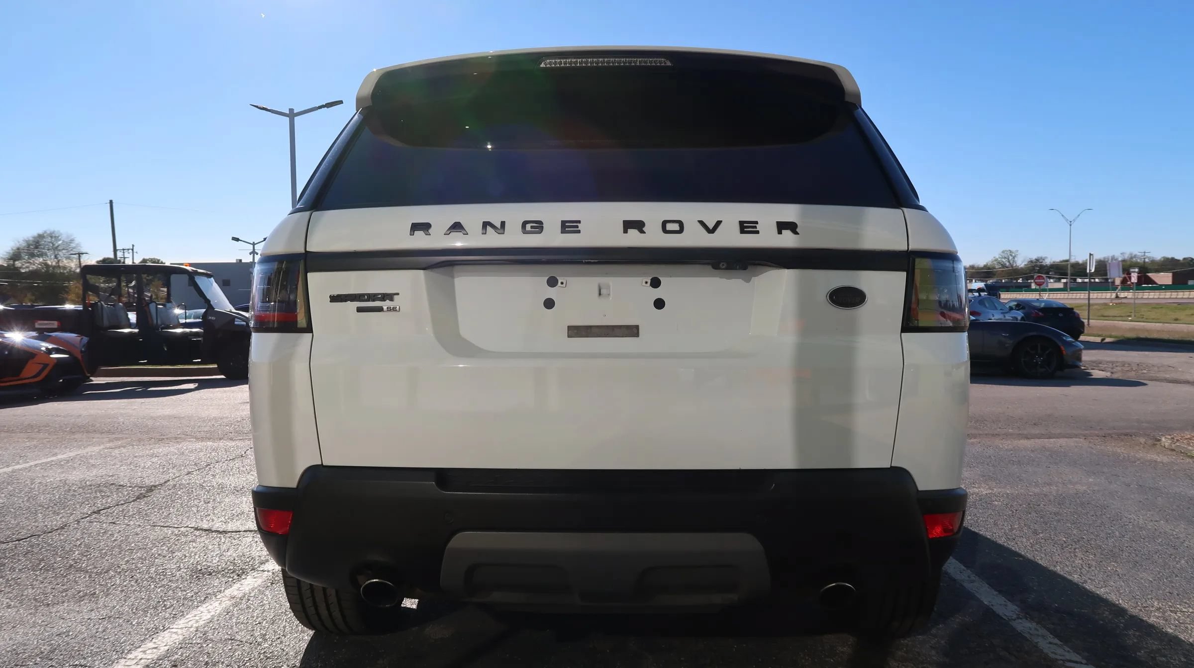 Used 2017 Land Rover Range Rover Sport SE AWD/4WD image 9