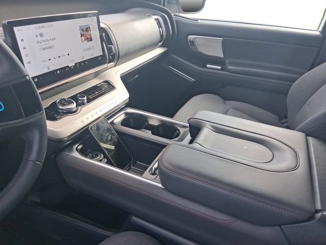 Used 2025 Ford Expedition Max Active AWD/4WD image 15