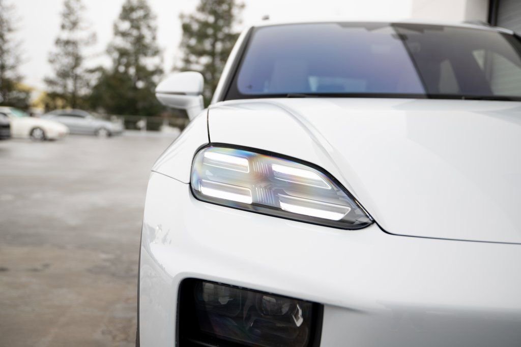 Certified 2025 Porsche Macan Electric RWD image 13
