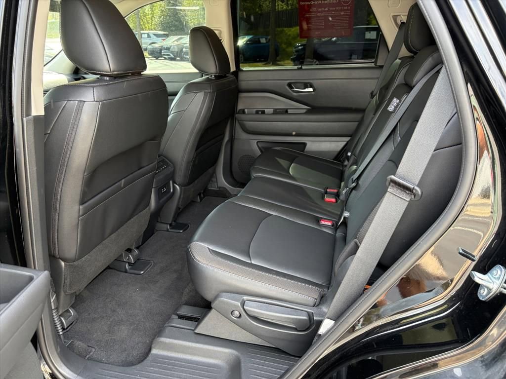 Certified 2024 Nissan Pathfinder SL image 18