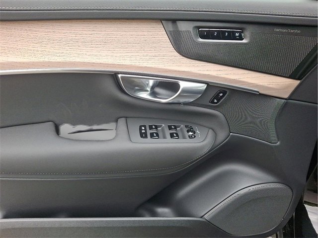 New 2026 Volvo XC90 B6 Plus w/ Protection Package Premier image 7