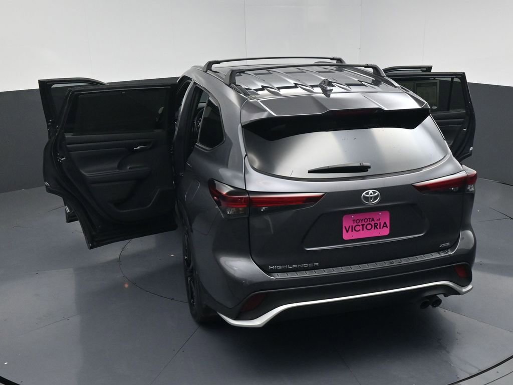 Used 2024 Toyota Highlander XSE FWD image 26