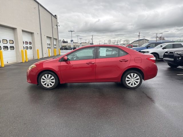 Used 2015 Toyota Corolla LE FWD image 2