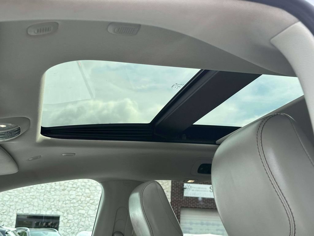 Used 2020 Chrysler Pacifica Limited w/ Advanced Safetytec Group FWD image 18