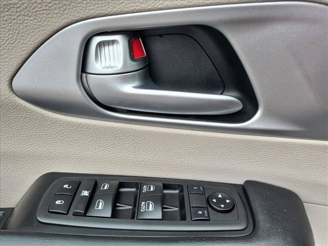 Used 2018 Chrysler Pacifica Limited w/ Advanced Safetytec Group FWD image 30