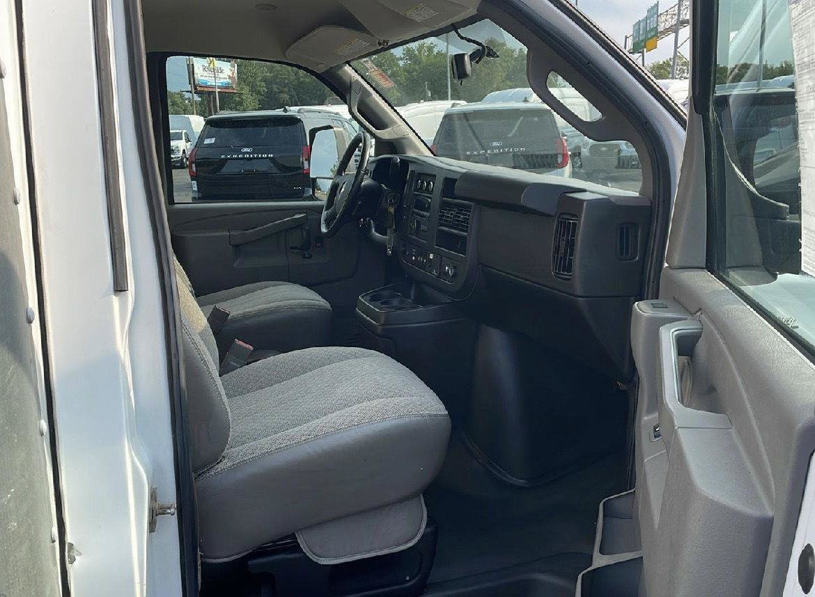 Used 2021 Chevrolet Express 4500 Extended w/ Power Convenience Package RWD image 23