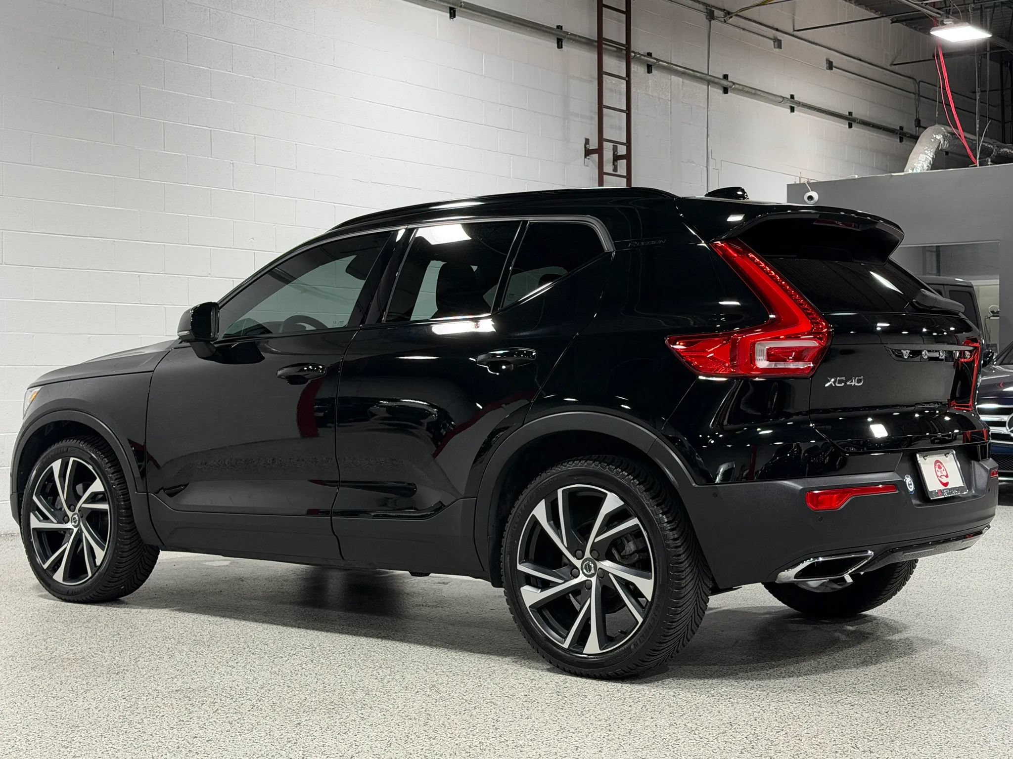 Used 2019 Volvo XC40 T5 R-Design AWD/4WD image 8