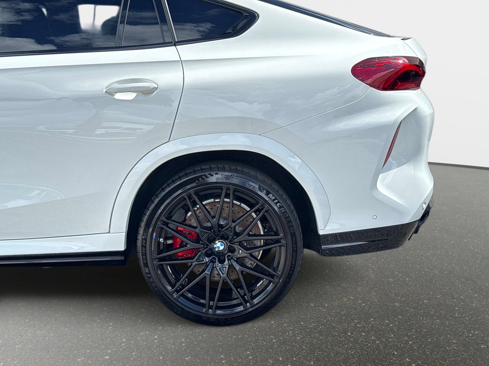 Used 2024 BMW X6 M Competition image 16